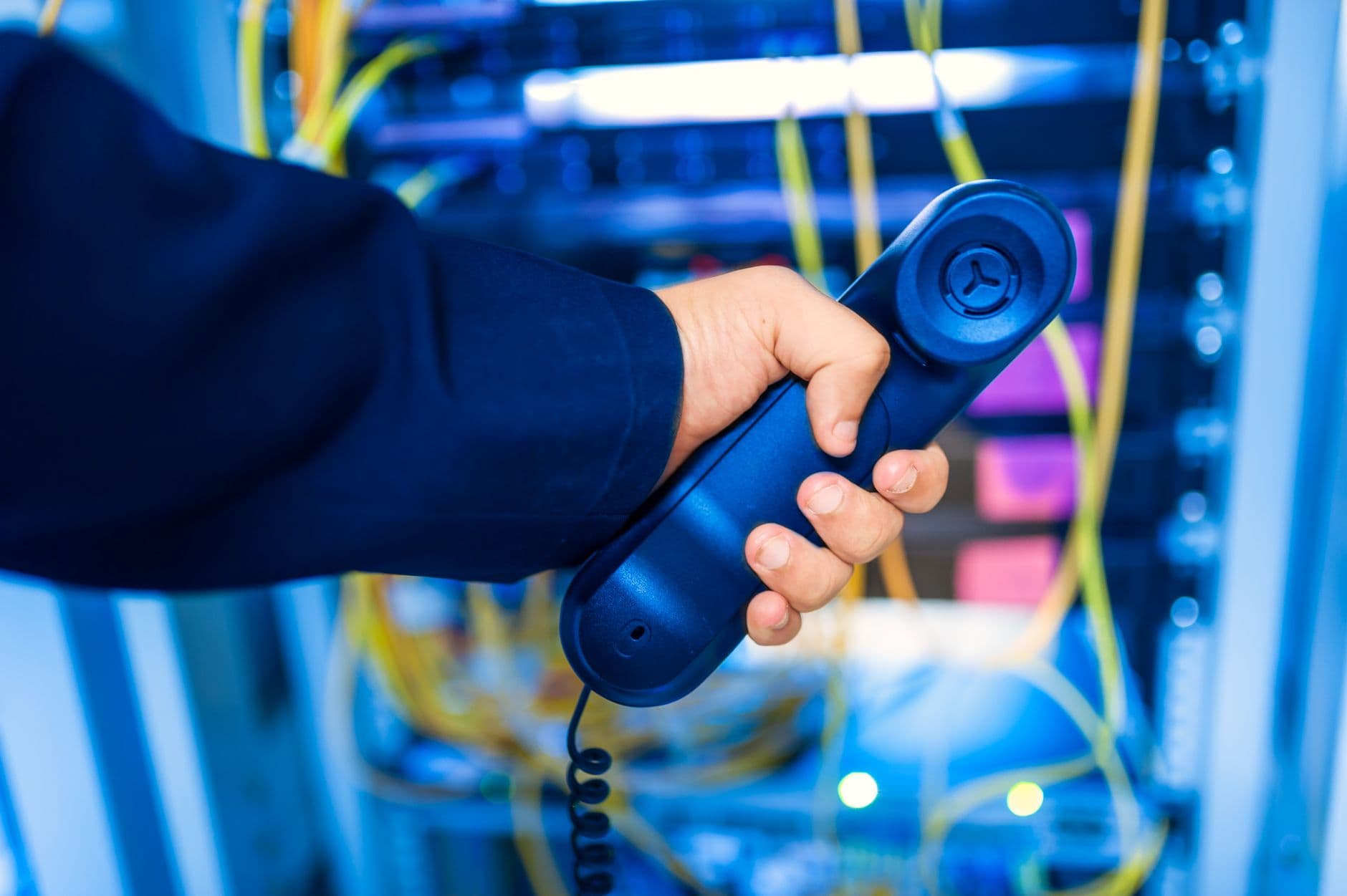 I Let an AI Call My Cable Company. It Saved Me $400 in a Week. - AI-powered book insights and learning
