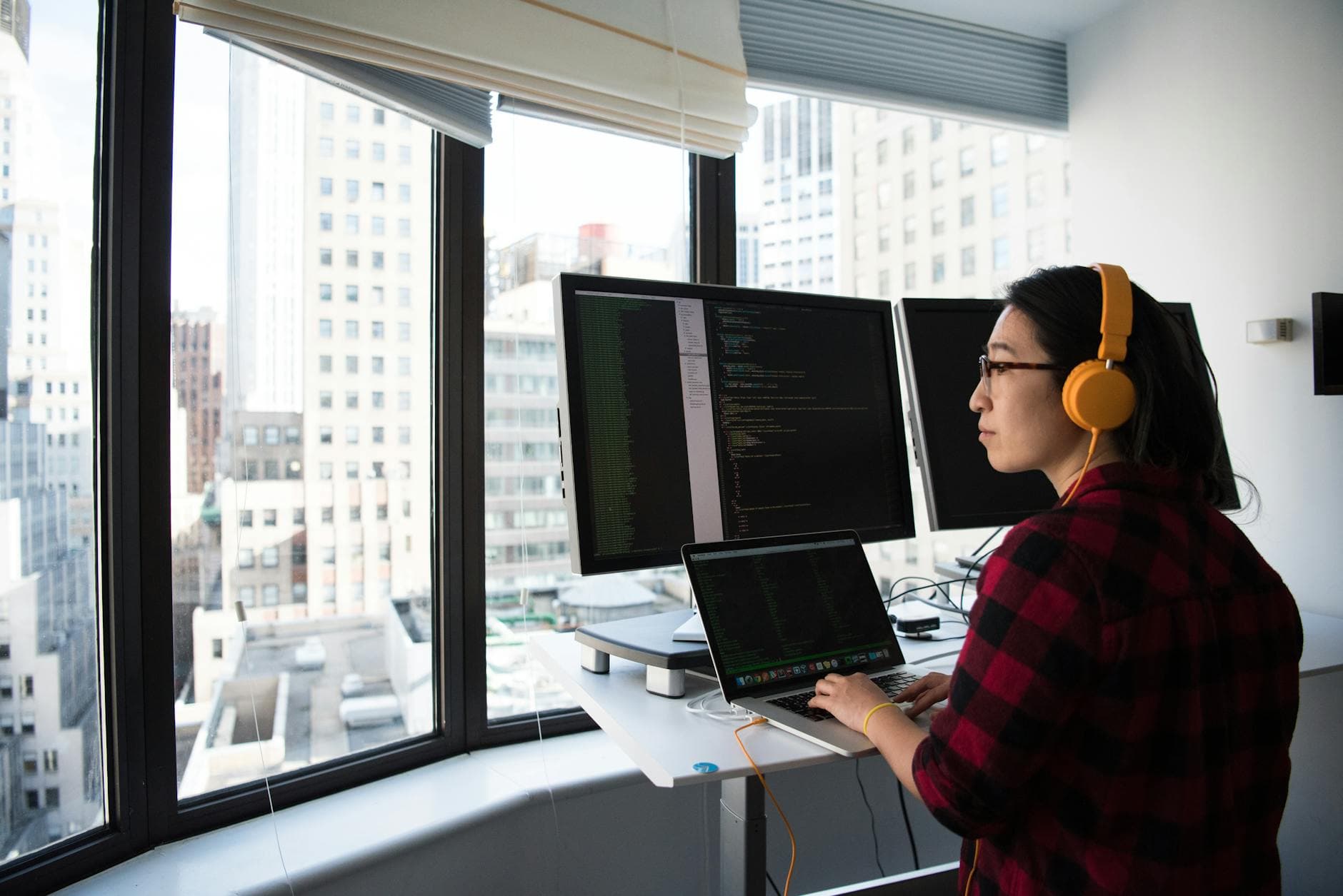 Everyone Thinks AI Makes Coders Faster. 22,000 Devs Say Otherwise. - AI-powered book insights and learning